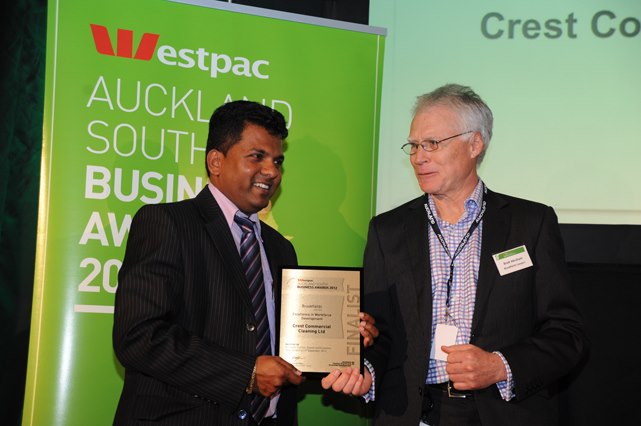 Viky Narayan Receiveing Business Award