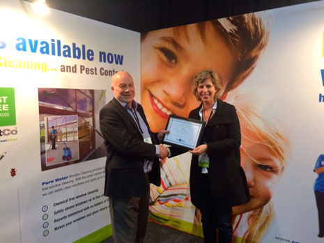 Wellington Regional Manager Richard Brodie presented Hutt Valley/Wairarapa Regional Manager Clare Menzies with her three year Long Service Award.