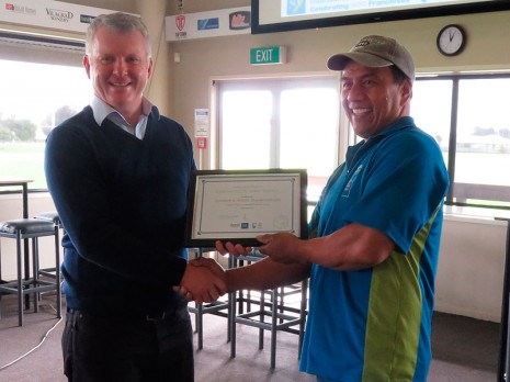 Toromon Mwemwenteata was presented with a Certificate of Excellence by Managing Director Grant McLauchlan for the work he has done at LIC – Riverlea.