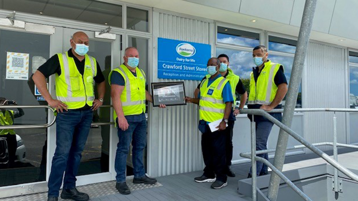 Fonterra recognises CrestClean franchisee’s 15 years of service