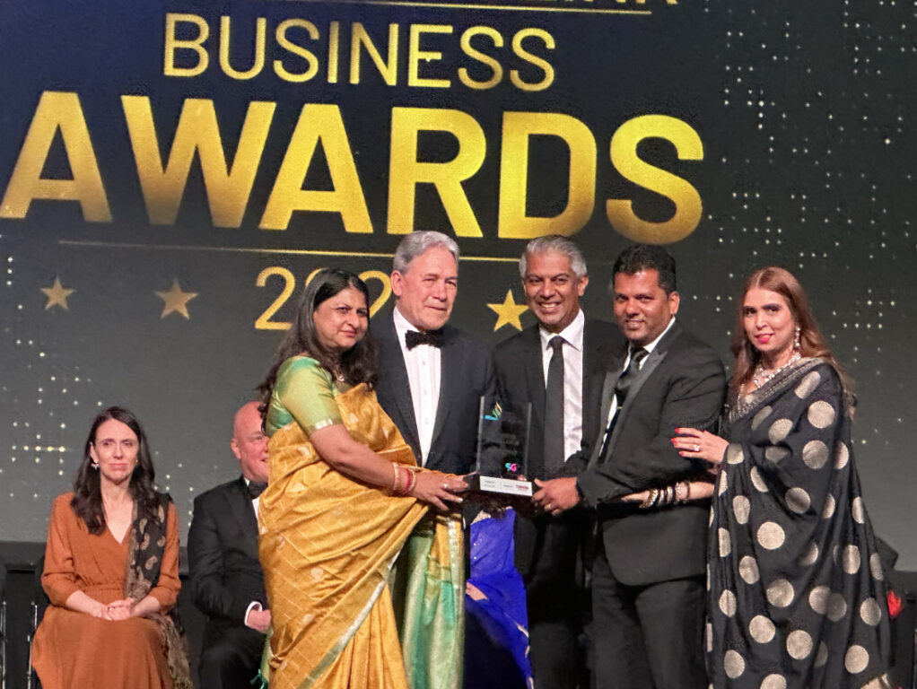 Viky and Nileshna Narayan are presented with their 'Business Excellence in Marketing' award by India High Commissioner Neeta Bhushan, New Zealand First leader Winston Peters and Radio Tarana Managing Director Robert Khan.