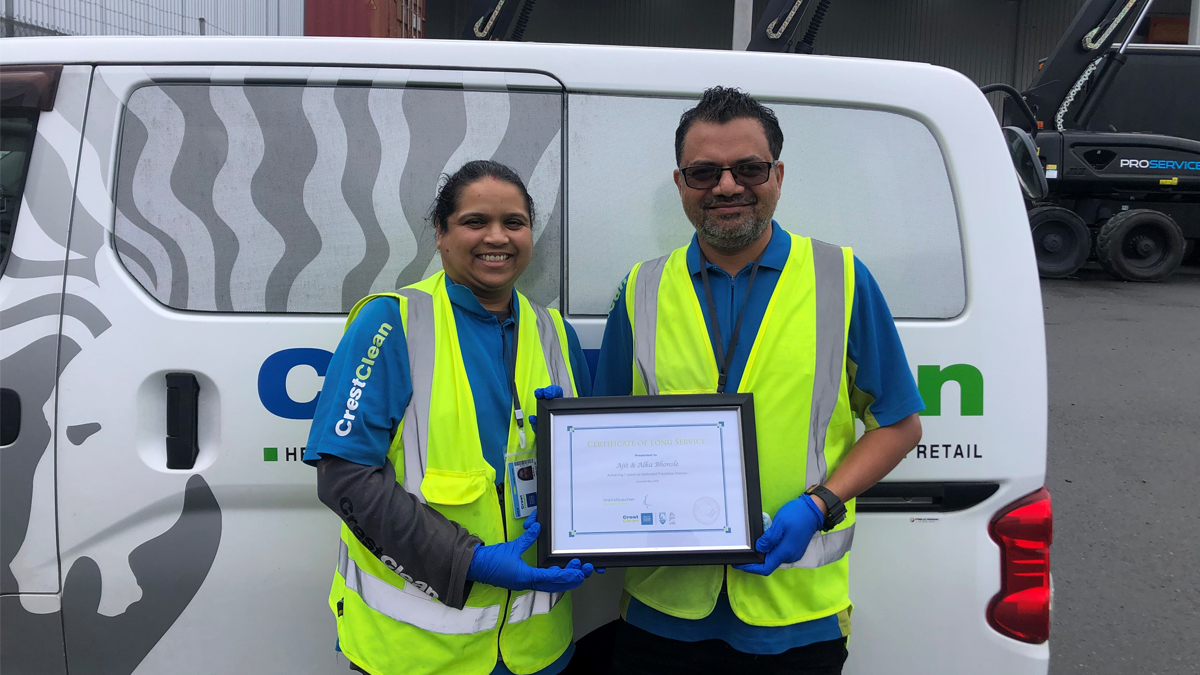 CrestClean franchisees celebrate long service with Bunnings