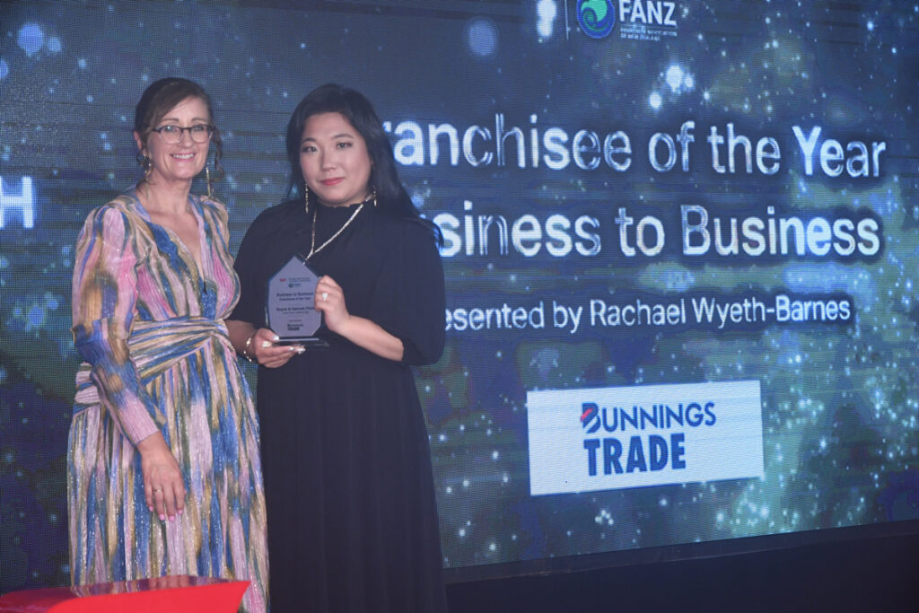 Hannah Park receives the award