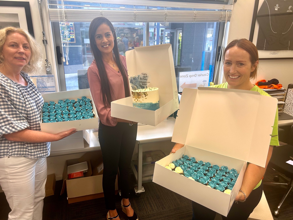 Rachel bakes 850 cupcakes for Whangaparaoa Primary School’s 121st birthday bash