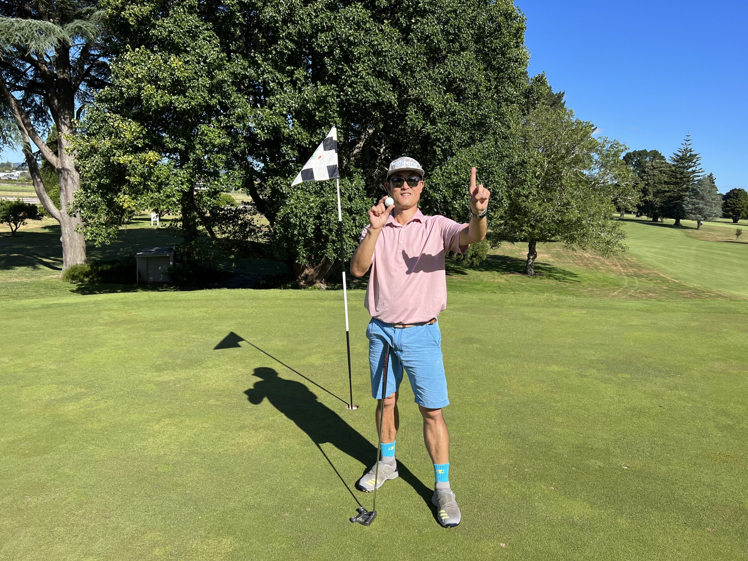 Woo-Sung hits a hole in one… again