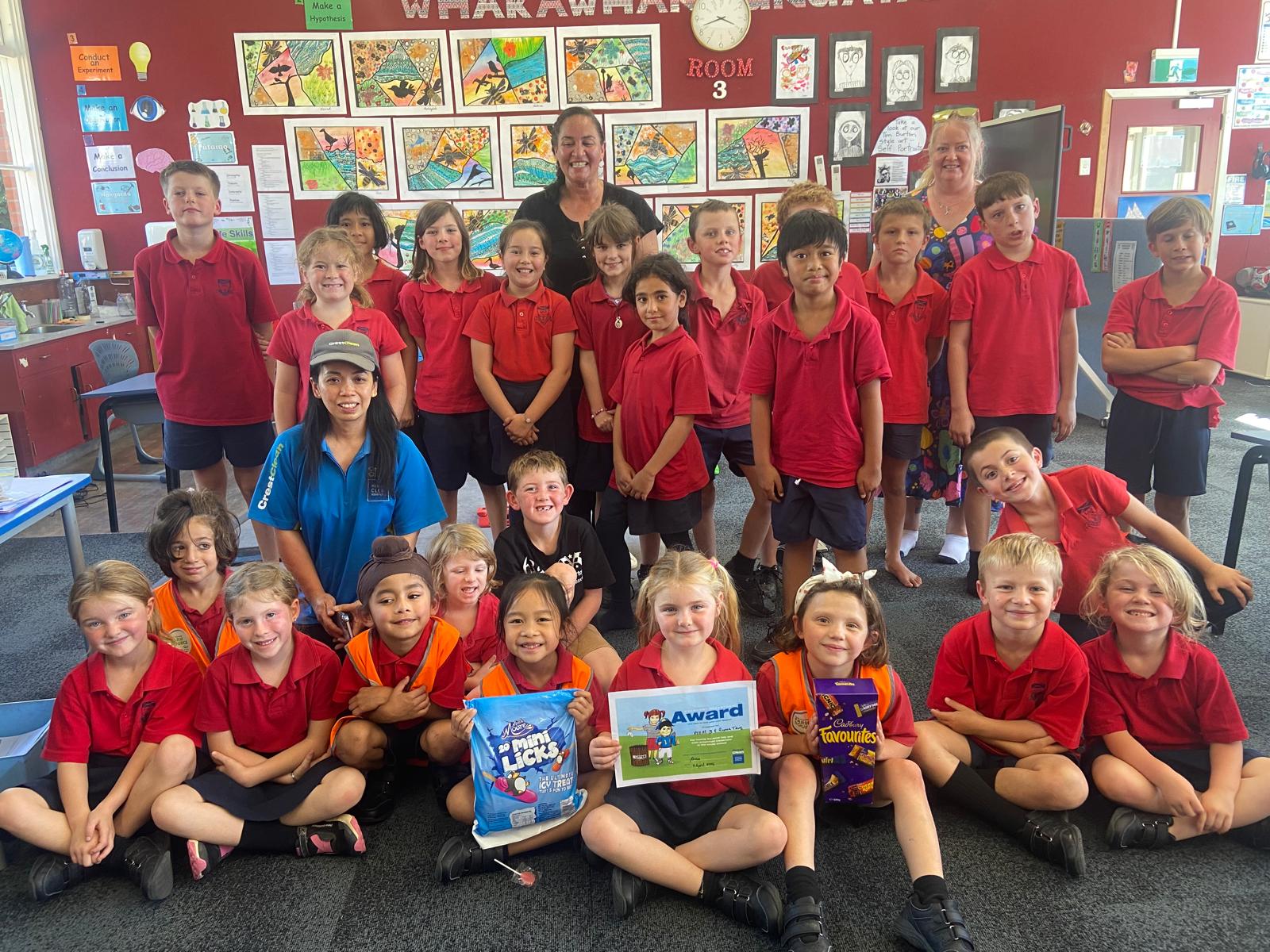 Rissa brings treats to tidy students at Chertsey School